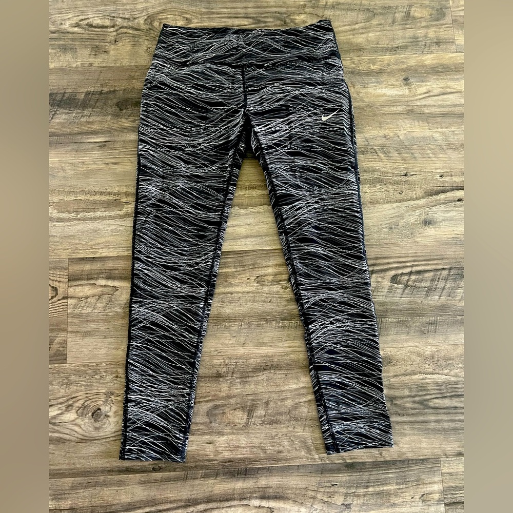 NWOT Nike Dry Fit Leggings